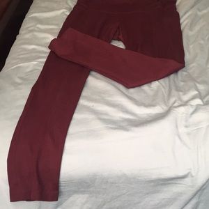 Wine-colored stretch leggings